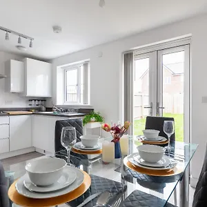 New Luton 3 Bedroom House, Contractors & Families, Sleeps 7 With Free Parking & Wifi , Luton (Bedfordshire) United Kingdom